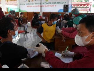 Nah !!! Lansia dapat vaksin 'booster' gratis, juga peserta miskin BPJS Kesehatan, bisa pilih merek yang disukai