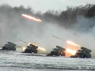 Updated !!! Kemenlu RI laporkan 138 WNI di Ukraina dalam kondisi aman, bakal dikumpul di KBRI jika eskalasi perang meningkat