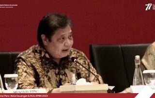 Nah !!! BBM Pertalite bisa Rp13.150/liter, Airlangga: Itu harga keekonomian! Yang berlaku sekarang lebih rendah dari negara tetangga