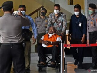 TPHALE Surati KPK, Protes Penyampaian Informasi Publik yang tidak Benar