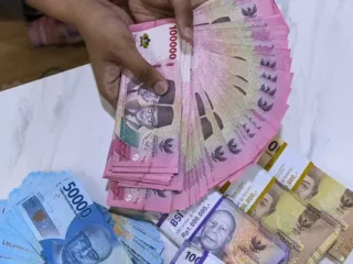 Imbas konflik Iran-Israel, Rupiah anjlok dua persen tembus Rp16.170 per Dolar