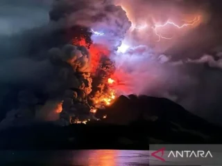 Ada peringatan tsunami ke warga Tagulandang usai serangkaian erupsi di Gunung Ruang