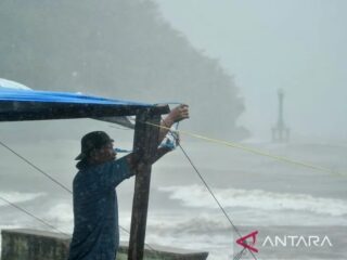 BMKG: Waspadai Hujan badai disertai petir hari ini di 27 provinsi