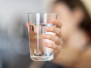 Penting, minum segelas air putih setelah bangun tidur