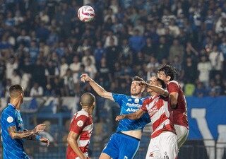 Liga 1 Indonesia: David Da Silva borong dua gol, Persib bungkam Madura  di final leg pertama