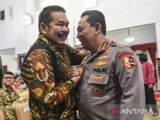 Di tengah isu penguntitan Jampidsus, Jaksa Agung-Kapolri tampil mesra