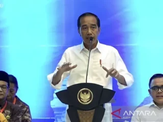 Aduh !!! Presiden Jokowi mengeluh, HP impor Cs bikin defisit bengkak Rp30 T