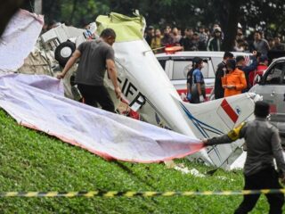 Pesawat jatuh di BSD City, 3 Korban Tewas
