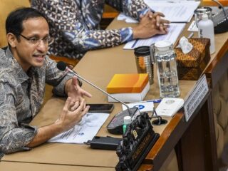 'Plintat plintut' mahalnya biaya kuliah, DPR: Ke mana anggaran Rp655 T?
