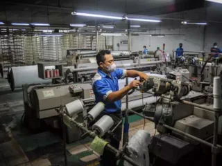 Di 2024 ini sudah hampir 50.000 pekerja industri tekstil kena PHK