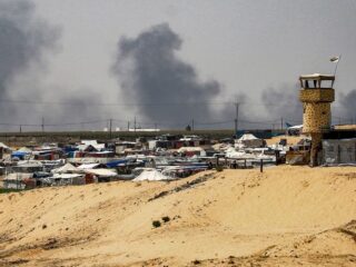 Armada tank Israel terus tembus Rafah, warga Palestina melarikan diri