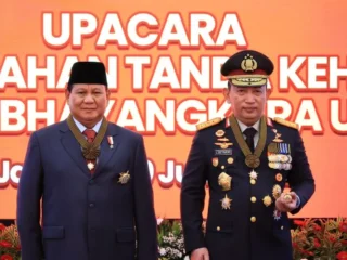 Prabowo Subianto terima anugerah Bintang Bhayangkara Utama