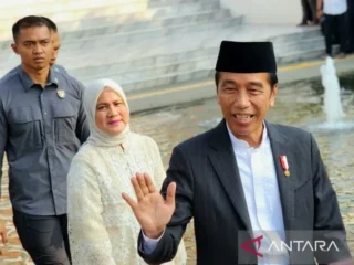 Tetap bekerja di Istana pada HUT-nya, selamat berbahagia Presiden Jokowi