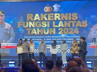 Raih penghargaan Kolaborasi Mudik 2024, Menko PMK-Menhub apresiasi Polri