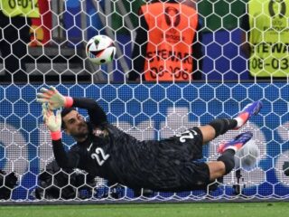 Euro 2024: Patahkan semua tendangan pinalti Slovenia, Diogo Costa jadi pahlawan Portugal