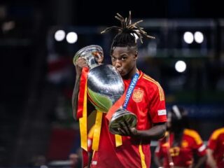 Legenda Stoichkov desak Barca segera transfer Nico Williams