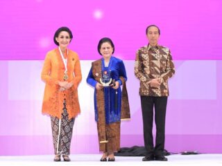 Iriana Jokowi Dianugerahi ”Ibu Bangsa” di Puncak Hari Kebaya Nasional