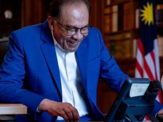 Tiba-tiba PM Malaysia Anwar Ibrahim telepon Prabowo, kenapa ya?