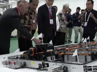 Jokowi targetkan produksi 600 ribu mobil listrik tahun 2030
