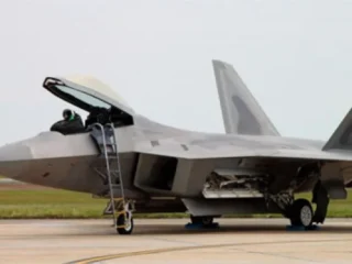 Lindungi Israel, AS kirim jet tempur F-22 ke Timur Tengah lawan eskalasi regional Iran