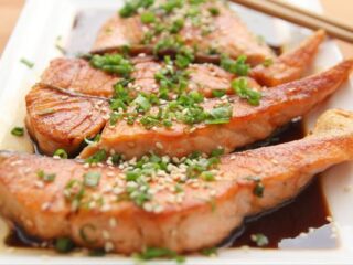 Mana lebih kaya nutrisi: Ikan Salmon atau Ikan Kembung?