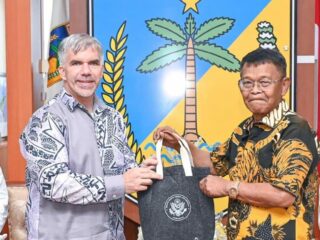 Kabid Politik dan Ekonomi Konjen Amerika Serikat John McDaniel menemui Gubernur Sulteng Rusdy Mastura