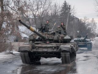 Ukraina hancurkan jembatan putin, Rusia rebut wilayah Svyrydonivka