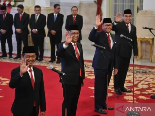 Reshuffle: Sebelum dilantik Jokowi, para menteri kompak menghadap Prabowo