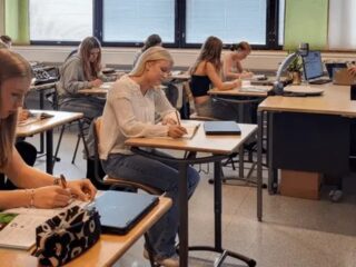 Setelah 10 Tahun, Pelajar-pelajar di Finlandia Kembali Gunakan Buku dan Pena, Selamat Tinggal Laptop