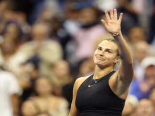 Aryna Sabalenka kalahkan Zheng Qinwen, melaju ke semifinal AS Terbuka