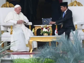 Paus: Keluarga di RI miliki tiga-empat anak contoh bagus, banyak negara warganya tidak mau lagi memiliki anak, justru miliki binatang