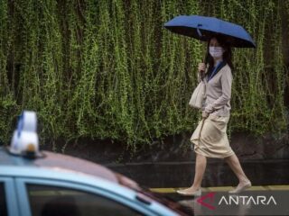 Sebagian kota besar di Indonesia  diprakirakan hujan ringan hari ini