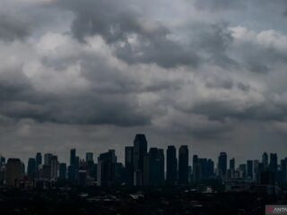 BMKG: Awan tebal sebagian besar di wilayah Indonesia hari ini