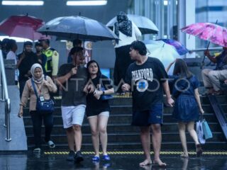 Mayoritas wilayah Indonesia alami hujan ringan hari ini, Rabu