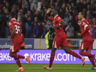Liga Inggris: Liverpool kudeta Man City di puncak klasemen, persaingan papan atas kian sengit