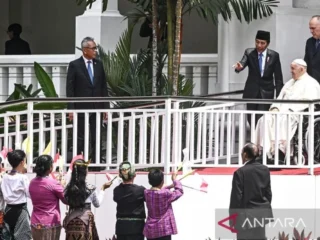 Paus Fransiskus terharu di Indonesia, semua keinginannya dipenuhi