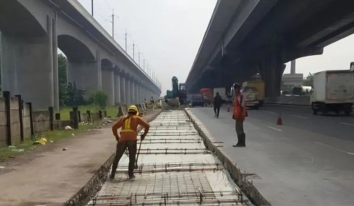 Jasamarga rekonstruksi jalan tol Jakarta-Cikampek untuk tingkatkan kenyamanan