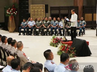 Memastikan pembangunan berkelanjutan, Jokowi: "Pentingnya kehadiran TNI-Polri'
