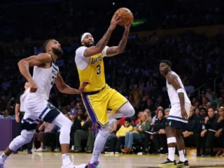 NBA: Lakers bangkit dan kalahkan Suns 123-116, AD cetak 35