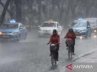 Kota-kota besar di Indonesia bakal diguyur hujan ringan hingga sedang hari ini, Kamis