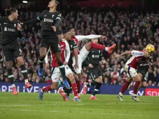 City kudeta klasemen Liga Inggris, tidak lepas dari hasil imbang Liverpool  vs  Arsenal 2-2