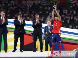 Kalahkan duo Madrid, gelandang Manchester City dan Timnas Spanyol Rodri raih Ballon d'Or 2024