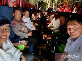 Para menteri menumpang pesawat Hercules, ada yang tegang hingga berdoa kencang