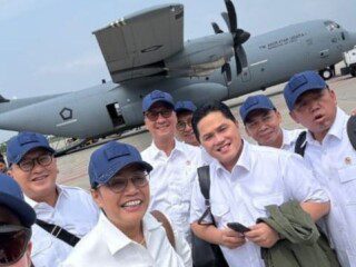 Menteri Kabinet Merah Putih Terbang dengan Hercules: Pengalaman Tak Terlupakan