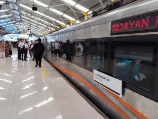 Pelantikan Prabowo-Gibran, KAI alihkan perjalanan 32 kereta