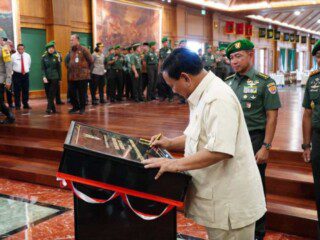 Setelah sidang perdana, Prabowo bekali anggota kabinetnya di Akademi Militer