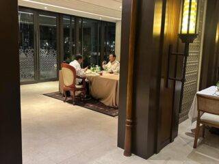 Viral, Presiden Jokowi dan Prabowo makan malam di GBK. Ada apa?