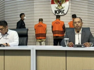 Korupsi proyek jalur kereta, KPK tahan tiga tersangka baru