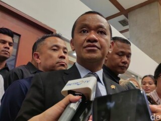 Pro-kontra penangguhan gelar doktor Bahlil Lahadalia, UI minta maaf