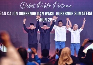 Pasangan Bobby-Surya (baju putih), dan Eddy-Hasan. Istimewa